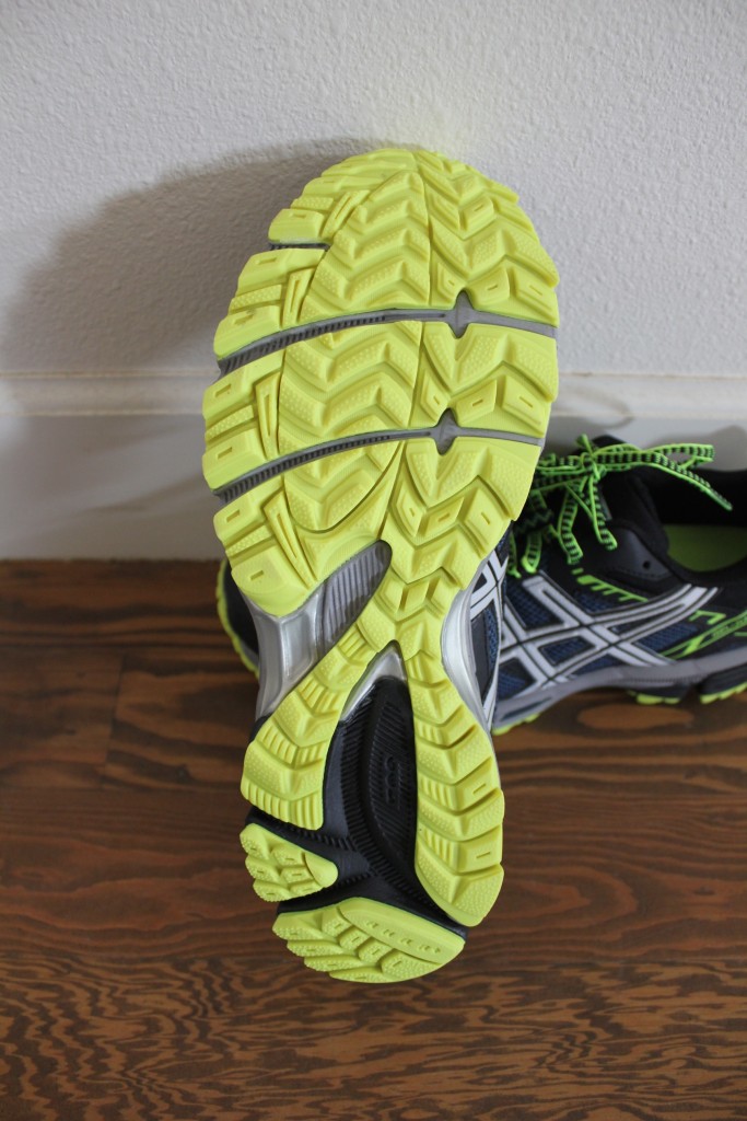 Revisión de las zapatillas de trail running asics gel-kahana 7 para hombre: los espacios horizontales en el antepié permitieron una gran articulación...