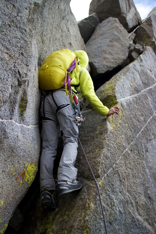 Revisión de la mochila de montañismo Black Diamond Speed 50: raspando el Black Diamond Speed 40 en terreno bajo de quinta clase con un...