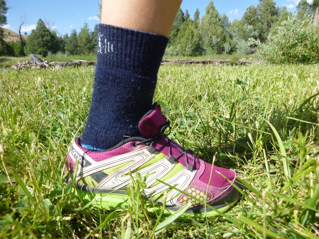 Revisión de los calcetines de senderismo con tripulación mediana para exteriores Smartwool phd: los calcetines de peso medio no son tan livianos, pero aún asà brindan una calidad decente...
