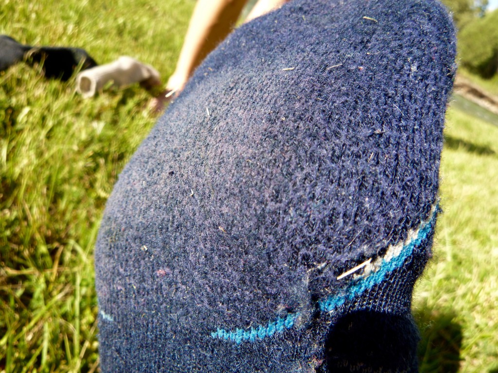 Revisión de los calcetines de senderismo smartwool phd outdoor con tripulación media: aquà vemos Ôreas de compactación importante de la tela con el smartwool...