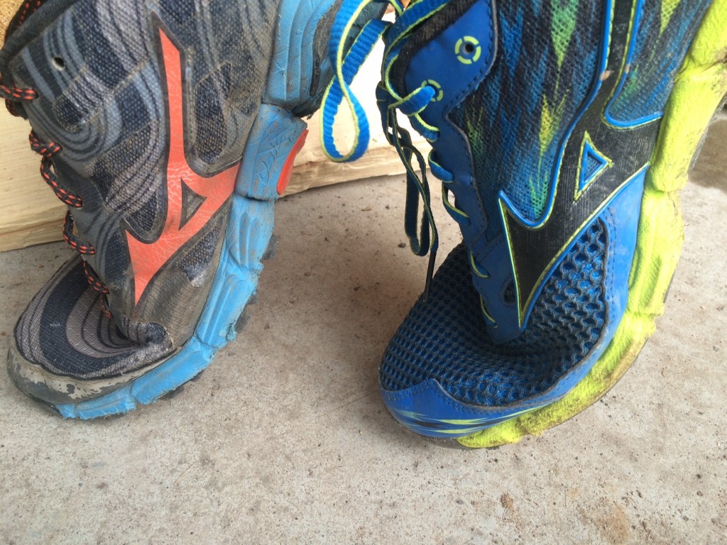 Revisión de las zapatillas de trail running mizuno wave hayate 2 para hombre: la wave kazan (izquierda) y la wave hayate 2 (derecha) son ambas...