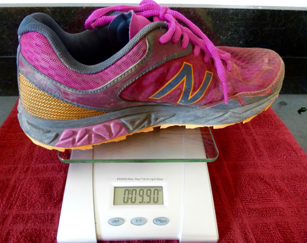 Revisión de las zapatillas de trail running new balance leadville trail v3 para mujer: esta zapatilla pesa 9,9 oz, lo suficientemente ligera para largos dĆas en la pista.