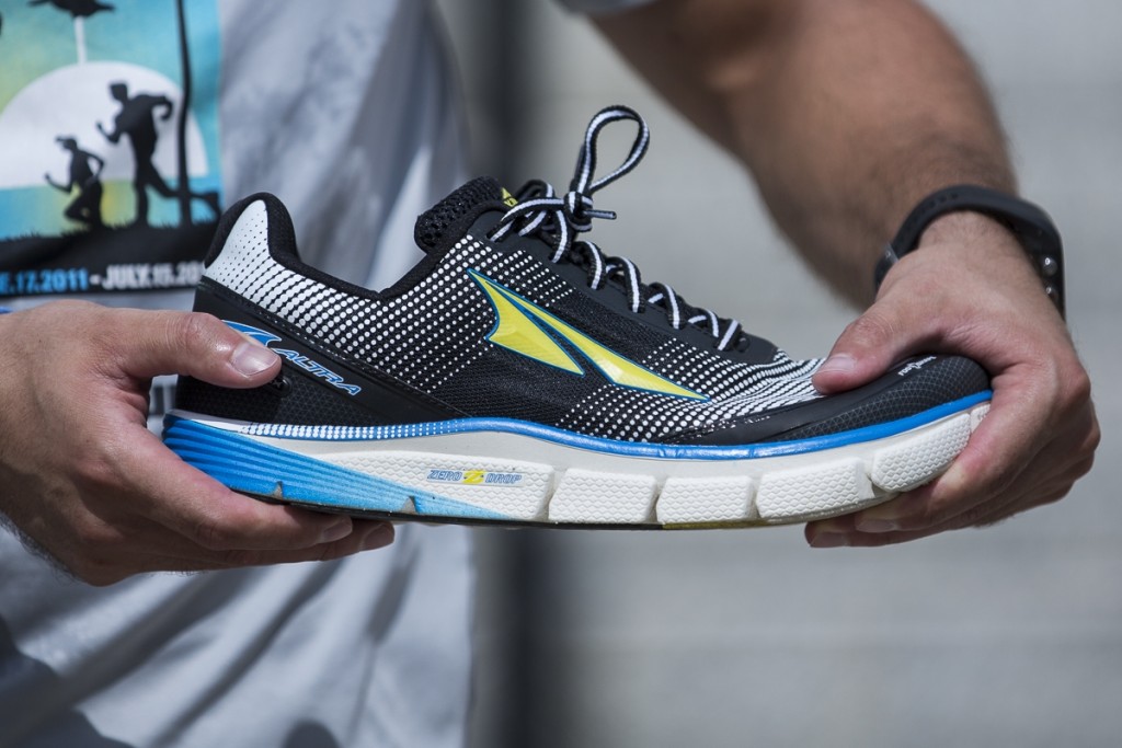 Revisión de las zapatillas para correr Altra Torin 2.5 para hombre: la caĆda cero del talón a la punta en la entresuela del Altra Torin 2.5 proporciona...