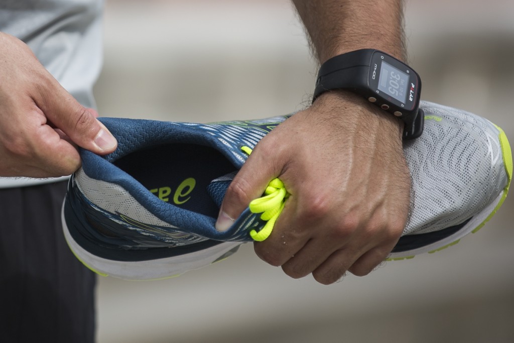 Revisión de las zapatillas para correr asics gel-nimbus 19 para hombre: la parte superior suave y acolchada de las asics gel-nimbus proporciona...