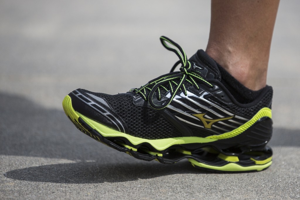 Revisión de las zapatillas para correr mizuno wave prophecy 5 para hombre: las mizuno wave prophecy 5 son unas zapatillas extremadamente únicas con su onda...