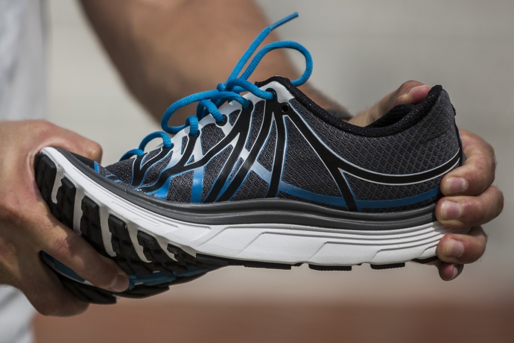 Revisión de las zapatillas para correr Pearl Izumi e: Motion Road N3 para hombre: la suela rĆgida de Pearl Izumi Em Road N3 le da una buena cantidad de...