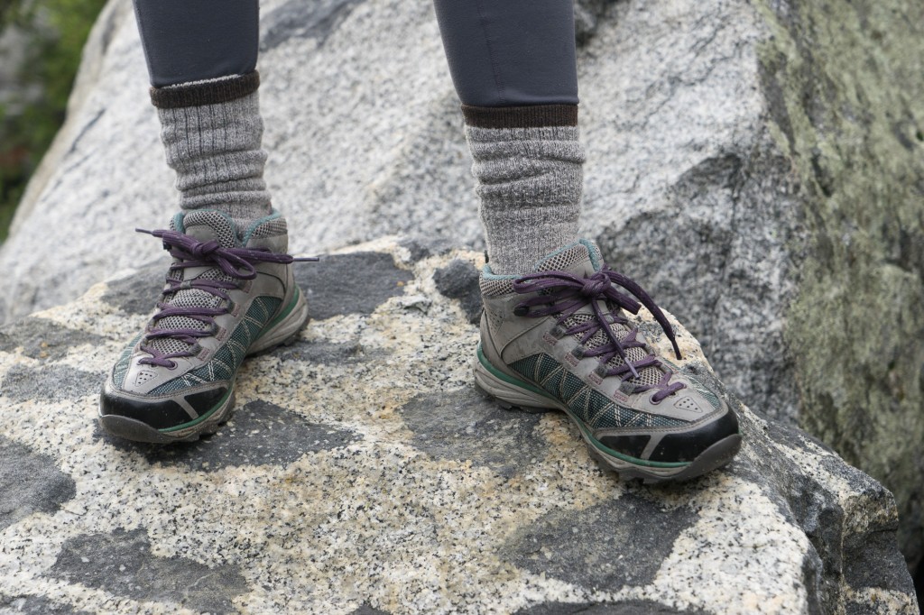 Revisión de las botas de montaña vasque monolith ultradry para mujer: la parte superior de cuero y malla resistente a la abrasión hacen que el monolith...
