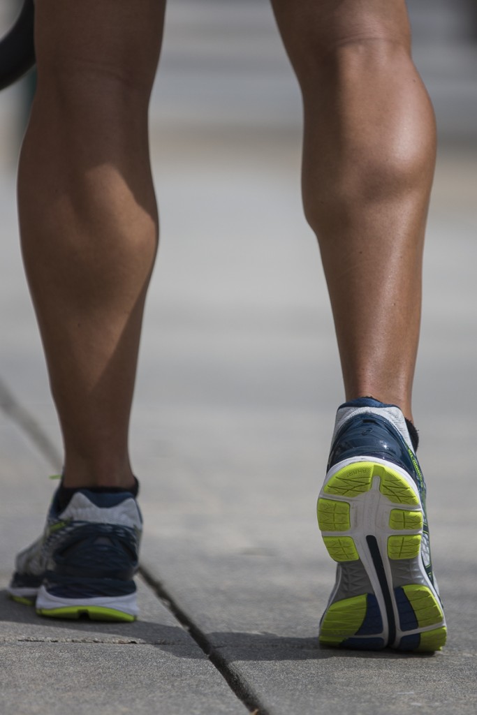 Revisión de las zapatillas para correr asics gel-nimbus 19 para hombre: las asics gel-nimbus 18 cuentan con una plataforma de aterrizaje resistente con...