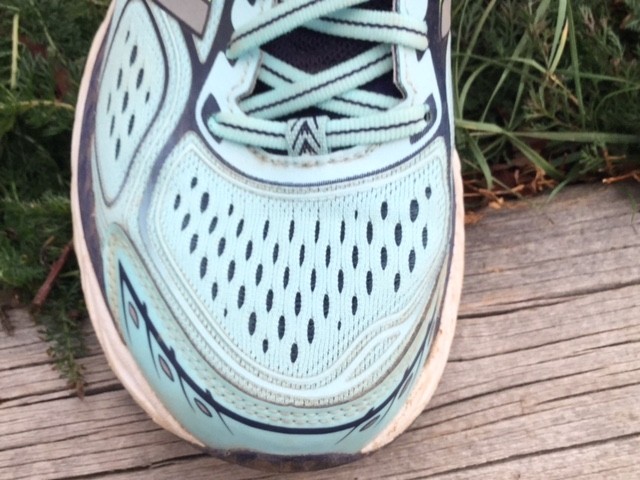 Revisión de zapatillas para correr new balance 860 v7 para mujer: malla de diseño suave que se encuentra en las 860v7.