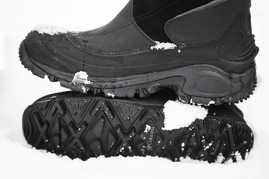 Revisión de las botas de invierno Columbia Bugaboot II Slip On: el Bugaboot II Slip On tiene una suela con un agarre razonable y también...