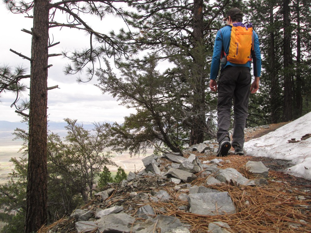 Revisión de los zapatos de senderismo Hoka Tor Summit WP para hombre: se agradece un buen apoyo para los pies en senderos llenos de rocas y...