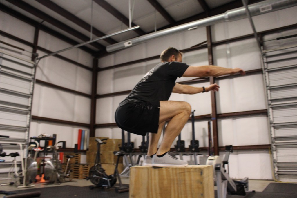 Revisión de las zapatillas nobull para crossfit: estas zapatillas ligeras y sensibles simplifican los saltos al cajón.