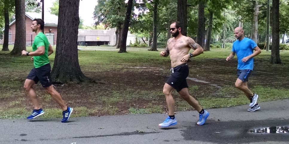 Revisión de las zapatillas para correr Saucony Kinvara 8 para hombre: algunas de las mejores zapatillas de carreras: adizero boston 6 (izquierda), saucony...