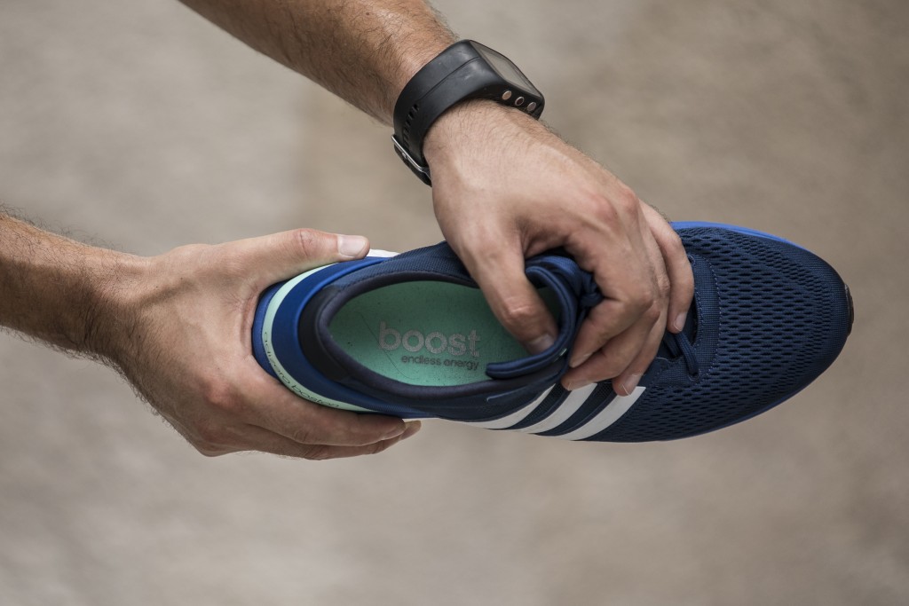Revisión de las zapatillas para correr adidas adizero boston 6 para hombre: la parte superior ajustada y la lengüeta delgada crean una segunda piel mÔs natural...