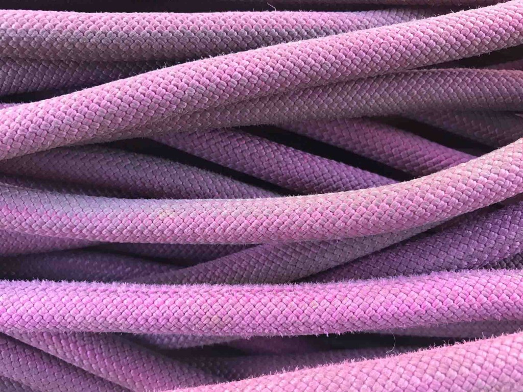 Revisión de la cuerda de escalada Trango Lotus: el rosa es bonito cuando es nuevo, pero se ensucia rÔpidamente y...