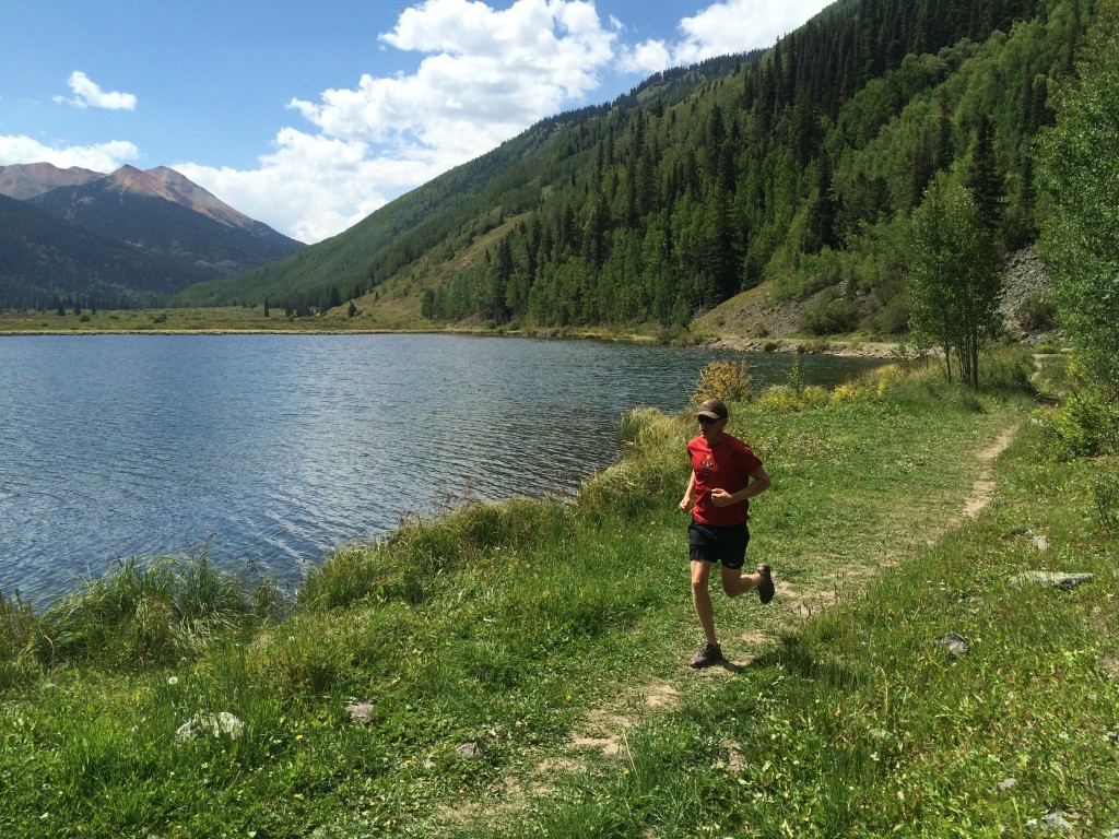 Revisión de las zapatillas de trail running Vasque Constant Velocity II para hombre: uno de los pocos senderos planos en San Juan estÔ cerca del cristal...