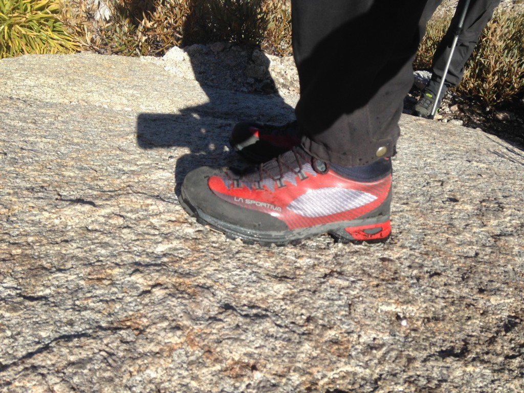 Revisión de las botas de montaña la sportiva trango trk gtx para hombre: la suela pegajosa vibram mulaz hace que las manchas en la roca losa sean mucho...