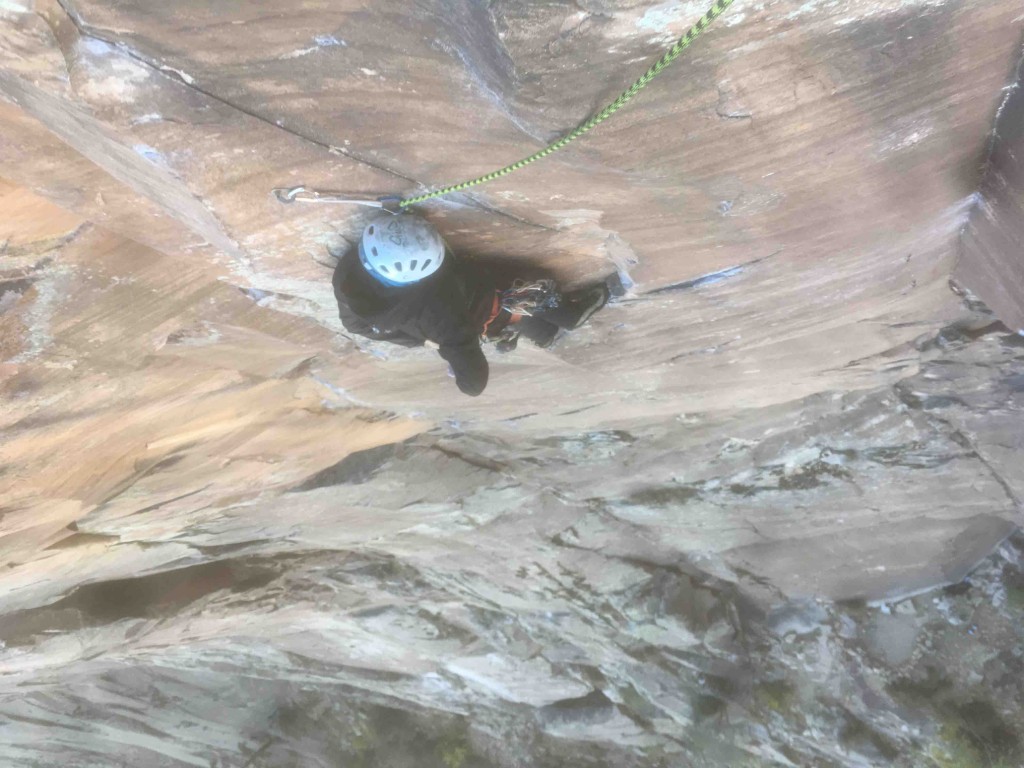 Revisión del casco de escalada Edelrid Shield II: quedamos impresionados con la durabilidad del escudo. lo asumimos...