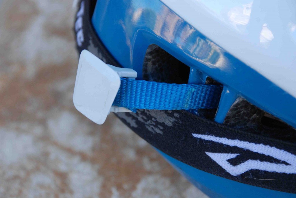 Revisión del casco de escalada edelrid escudo ii: los clips del faro se salen fÔcilmente del marco del casco.