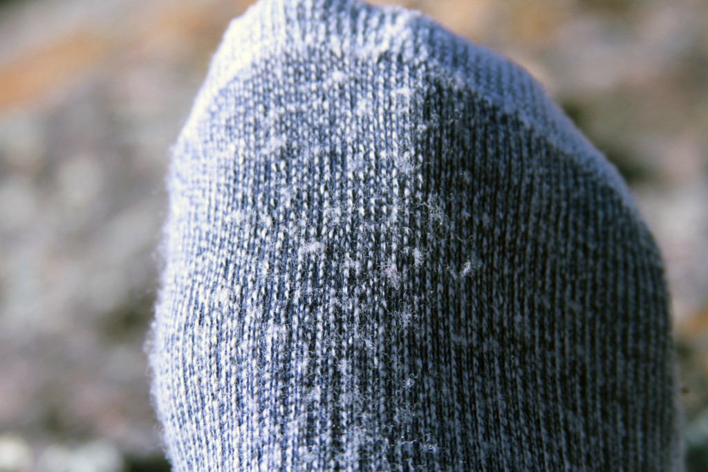Revisión de los calcetines de lana merino para caminar de la gente: un vistazo a algunas pequeñas bolitas después de unos pocos lavados.