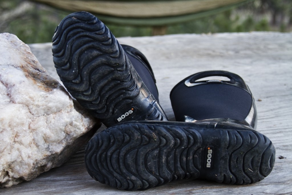 Revisión de las botas de lluvia Bogs North Hampton Tall para mujer: la banda de rodadura poco profunda del North Hampton Solid para mujer, que fue...