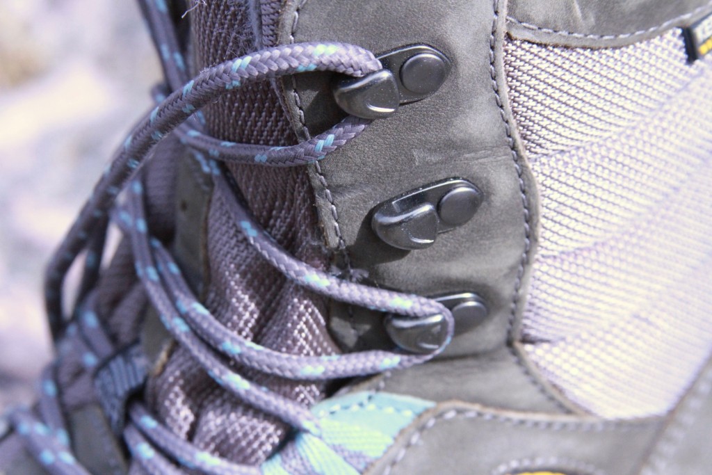 Revisión de botas de invierno polares Keen Durand para mujer: esta bota requiere un poco de cordones hacia arriba y hacia abajo.