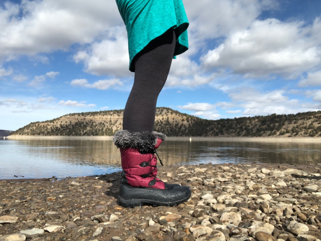 Revisión de las botas de invierno Kamik Momentum para mujer: una mirada al estilo general del Kamik. Esta bota de nieve parece...