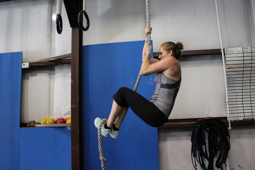 Revisión de las zapatillas reebok crossfit speed tr para mujeres crossfit: las subidas de cuerdas no fueron un problema para las zapatillas speed tr.