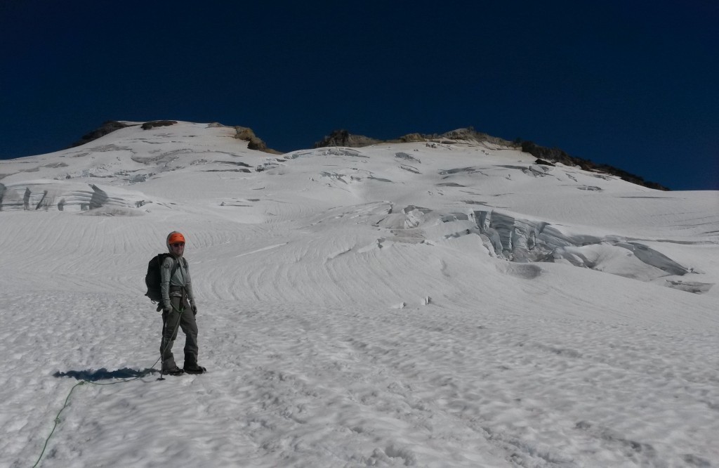 Revisión de botas de montañismo para mujer la sportiva trango alp evo gtx: luciendo el trango alp en el calor del mediodía en el monte. panadero en agosto.