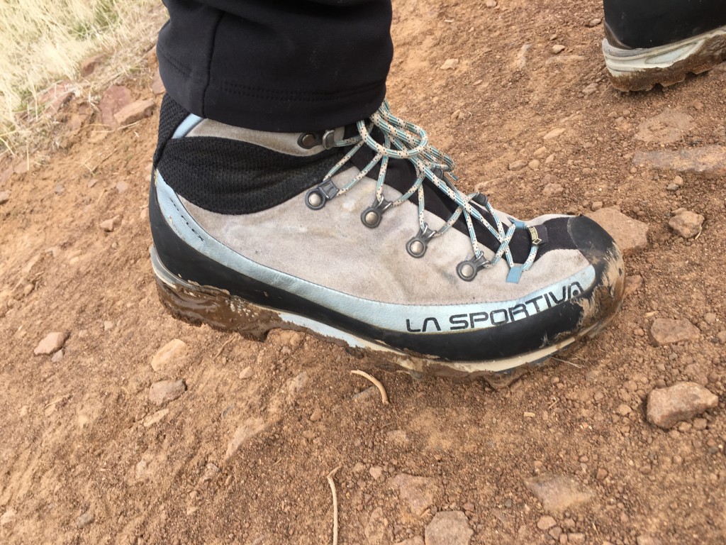 Revisión de botas de montañismo para mujer la sportiva trango alp evo gtx: caminar por senderos todavía era una tarea bastante razonable para el trango...