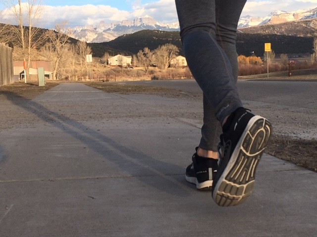 Revisión de las zapatillas para correr Altra Intuition 4.5 para mujer: las Intuition 4.5 tienen una suela de goma completa con una bonita EVA con...