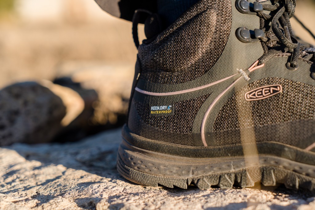 Revisión de las botas de montaña Keen Terradora wp Mid para mujer: aunque afirman ser impermeables, las Terradora no son ideales para...