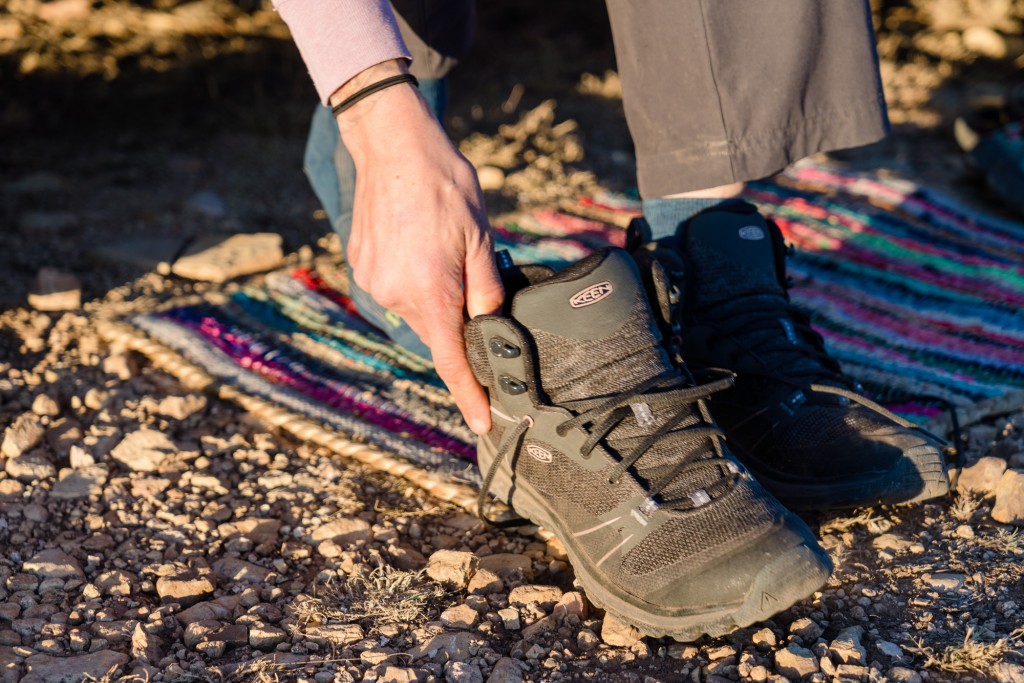 Revisión de botas de montaña Keen Terradora wp Mid para mujer: para una bota ligera y transpirable, la Terradora es una...