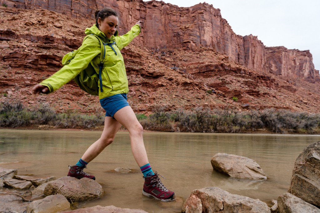 Revisión de botas de montaƱa Vasque Breeze III GTX para mujer: un dĆa hĆŗmedo de primavera en Moab es una oportunidad perfecta para probar...