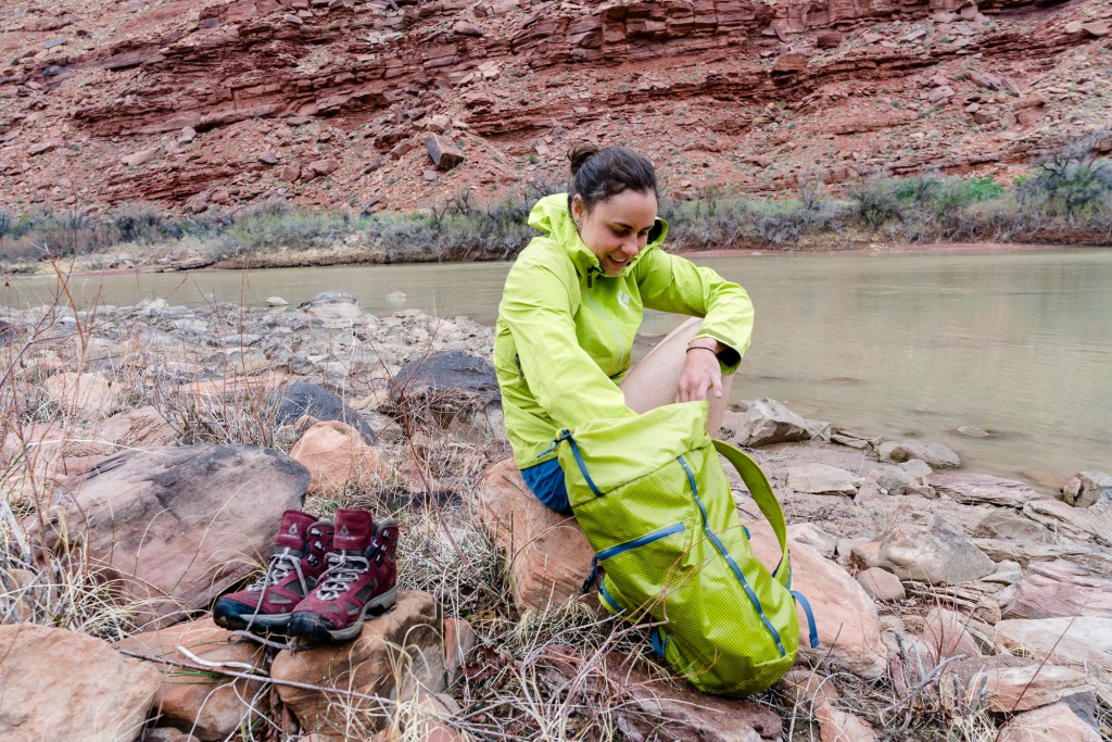 Revisión de botas de montaña Vasque Breeze III GTX para mujer: las Vasque Breeze III se secan después de una salida húmeda en el Colorado...