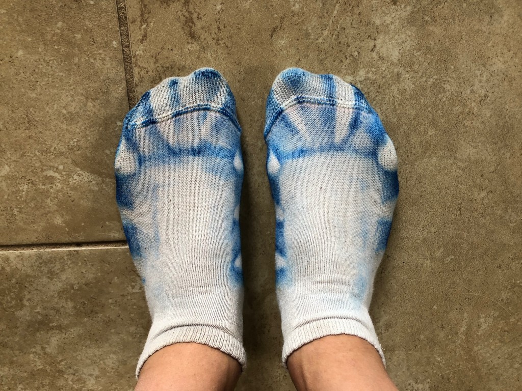 Revisión de las zapatillas de trail running hoka evo jawz para mujer: una mirada a los calcetines manchados del autor después de usar las hoka evo...