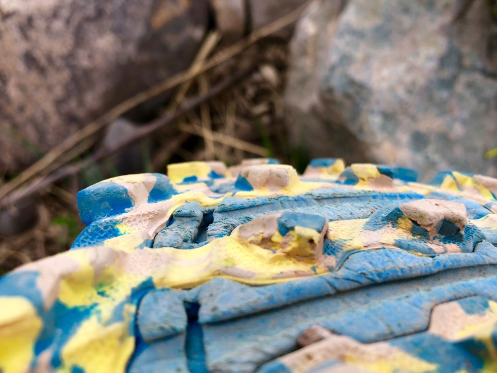 Revisión de las zapatillas de trail running Hoka evo jawz para mujer: si bien las orejetas son pegajosas y excelentes para una gran cantidad de superficies, nosotros...