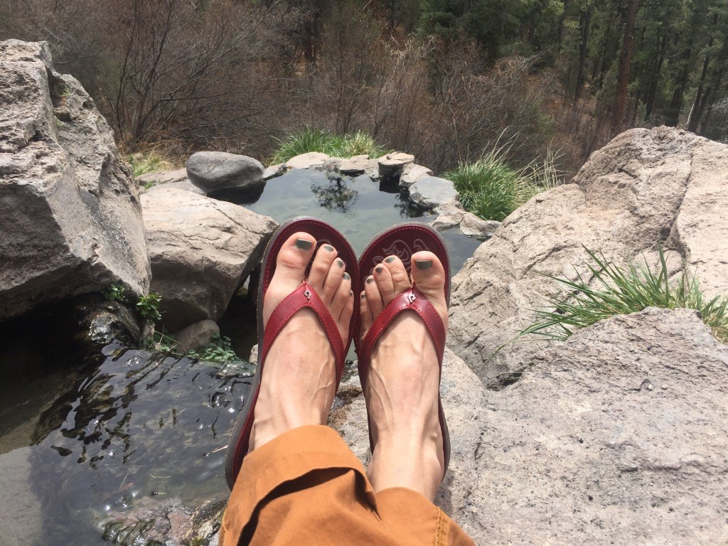 Revisión de chanclas Olukai Paniolo para mujer: aunque no son tan lujosas como otras chanclas de nuestra revisión, las Paniolo son...