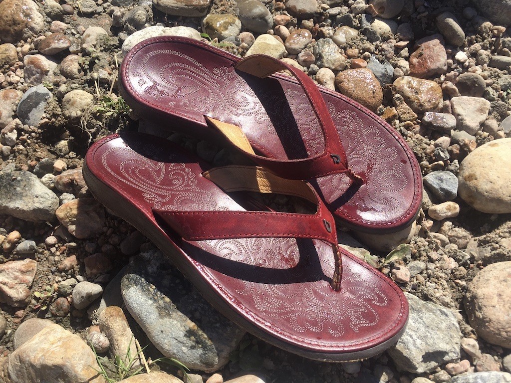 Revisión de las chanclas Olukai Paniolo para mujer: despuĆ©s de caminar en un frĆo rĆo Colorado, la plantilla de las Paniolo estaba...