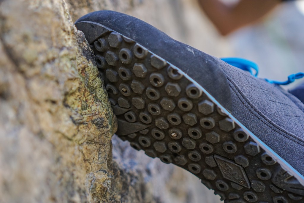 Revisión de los zapatos de aproximación evolv zender: estos zapatos son mĆ”s rĆgidos que el evolv cruzer mĆ”s liviano y tienen mejores bordes.