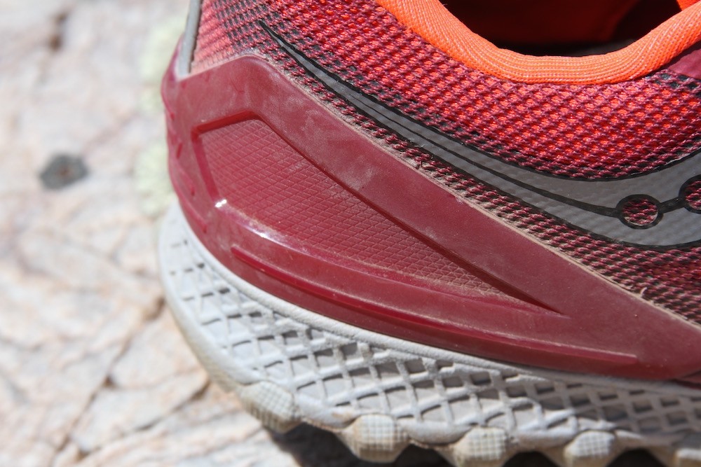 Revisión de las zapatillas de trail running saucony xodus iso 2 para mujer: la entresuela y la parte superior presentan muchas caracterĆsticas de protección que incluyen...