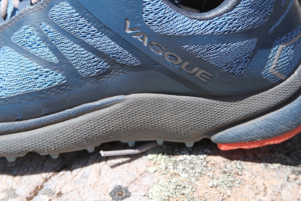 Revisión de zapatillas de trail running Vasque Constant Velocity II para mujer: esta zapatilla ofrece una excelente amortiguación y soporte para el arco. solo deseamos el...