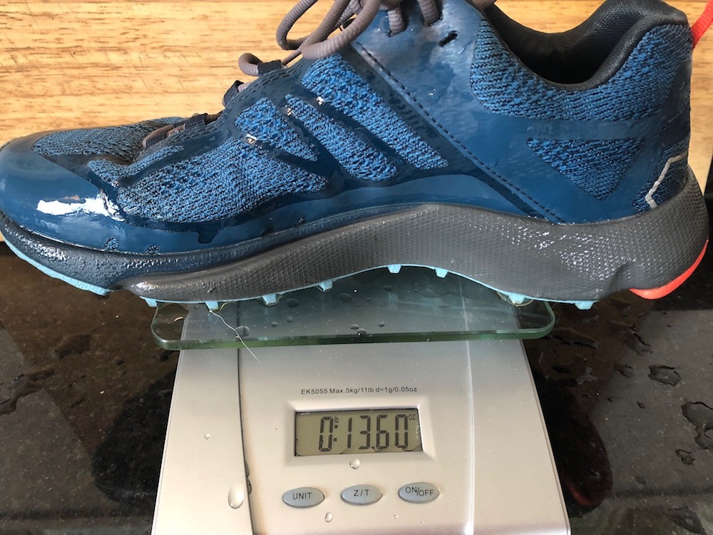 Revisión de zapatillas vasque de velocidad constante ii para mujer: esta zapatilla sigue siendo liviana y absorbe algo de humedad cuando estÔ mojada.