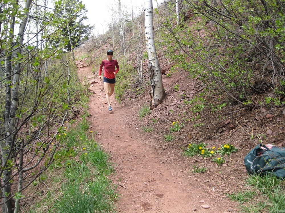 Revisión de zapatillas de trail running Vasque Constant Speed āāII para mujer: Ā”Heather corre en las montaƱas de San Juan!