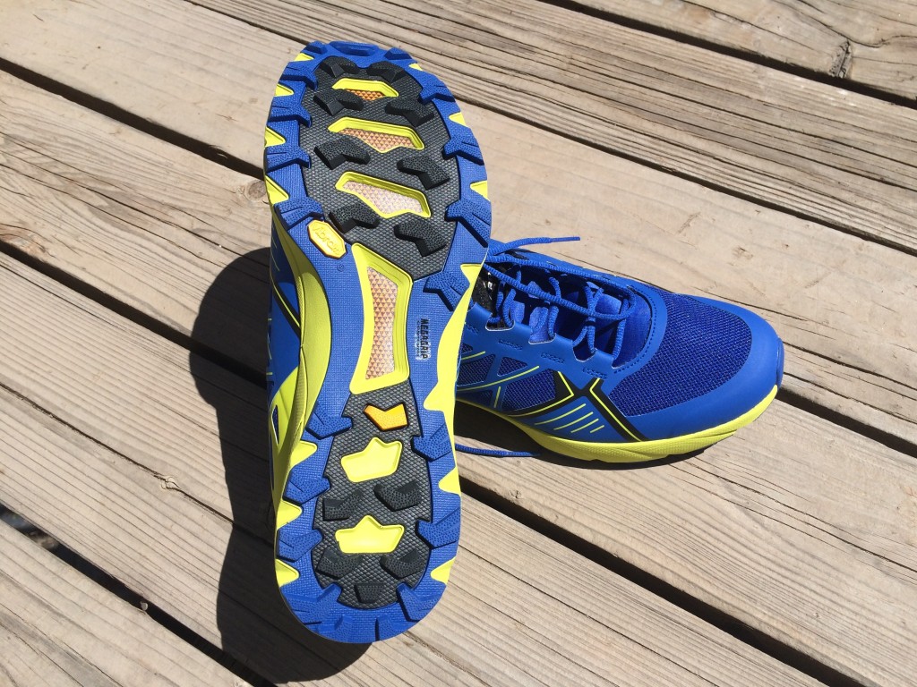 Revisión de las zapatillas de trail running scarpa spin para hombre: la suela exterior vibram megagrip en el spin tiene tacos profundos y bien espaciados...