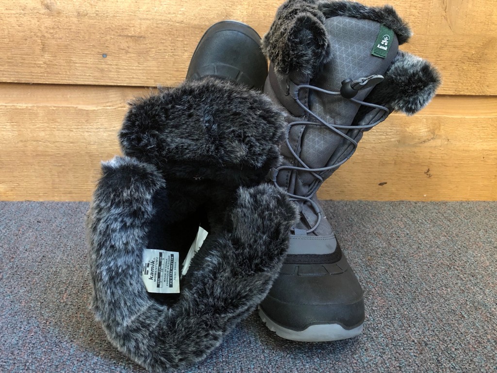 Revisión de las botas de invierno Kamik Momentum 2 para mujer: el Momentum II tiene un forro polar hasta los dedos de los pies y es...