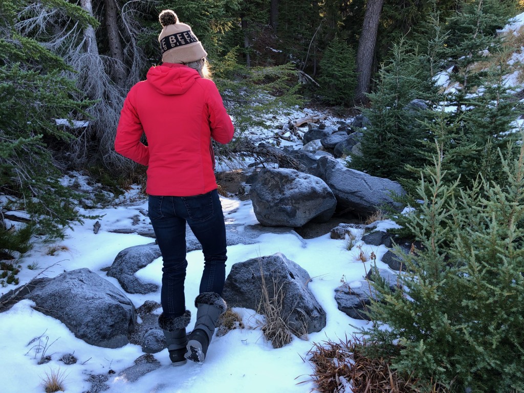 Revisión de las botas de invierno Kamik Moment2 para mujer: las Momentum2 tienen una gran tracción y son adecuadas para caminatas tranquilas.
