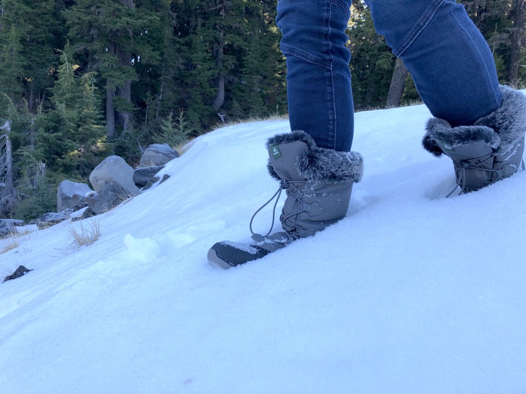 Revisión de las botas de invierno Kamik Moment2 para mujer: estas botas se parecen un poco a las botas juveniles, asà que úsalas para construir un...