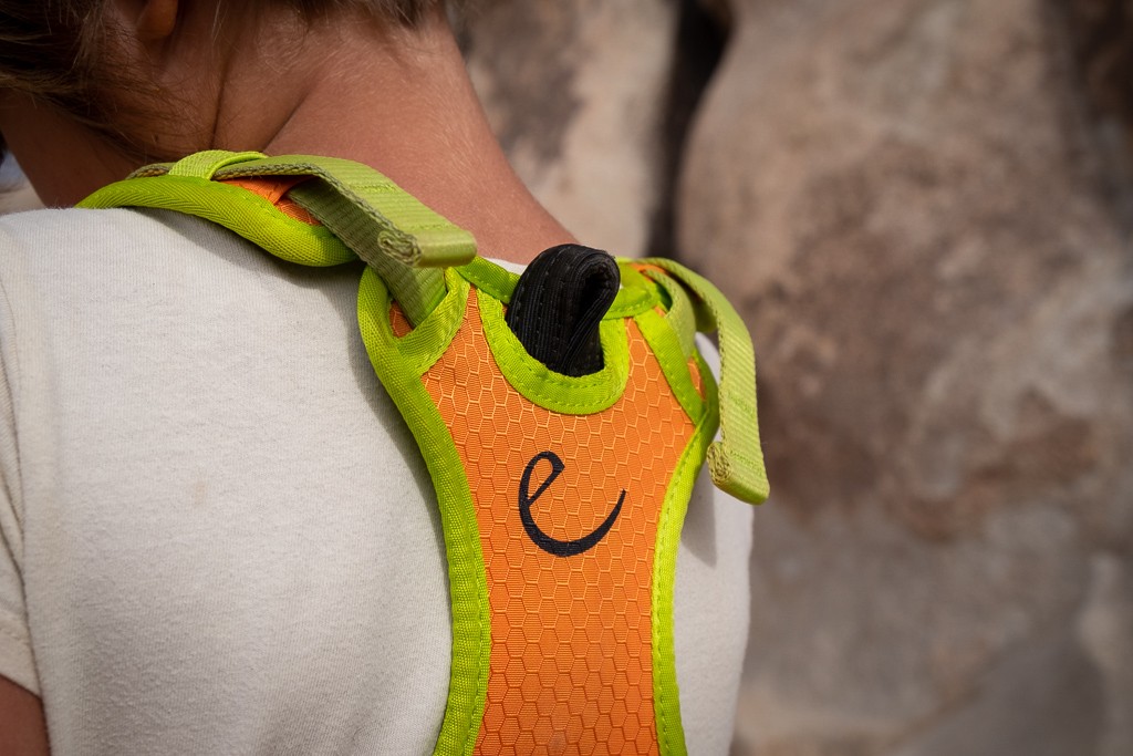 Revisión del arnés de escalada edelrid fraggle ii para niños: punto de fijación trasero.