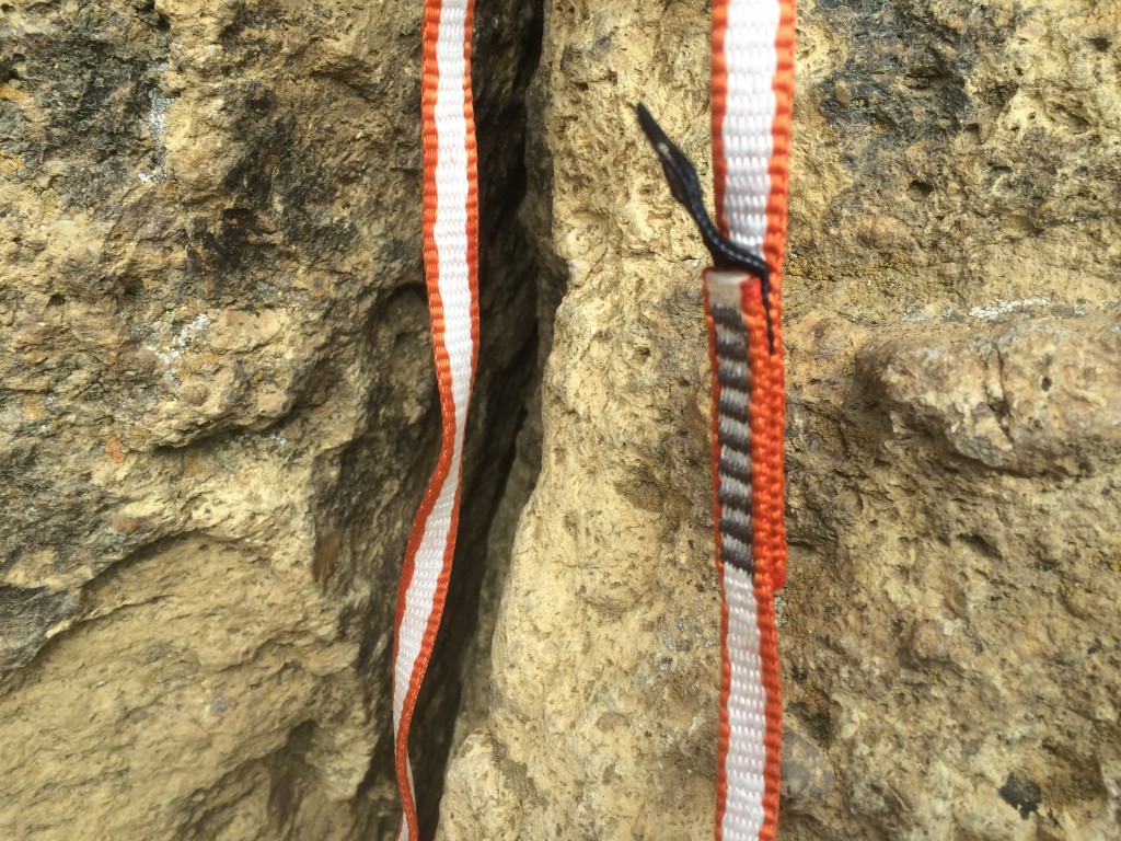 Revisión del cabestrillo de escalada Trango Low Bulk de 11 mm: a pesar de su ancho de 11 mm, este cabestrillo es muy delgado y estÔ a la altura de su...